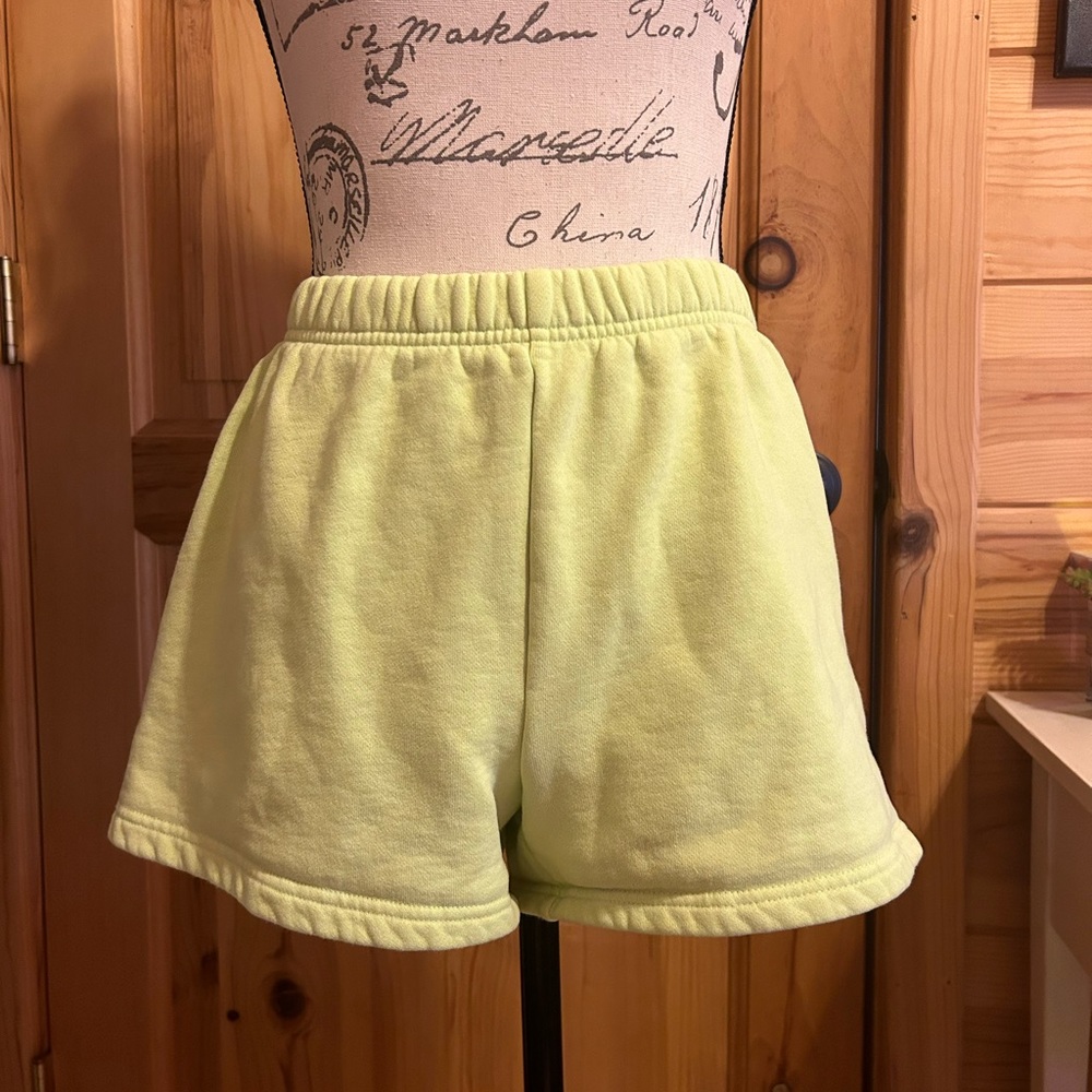 Aritzia TNA Cozy Fleece Sweatshorts